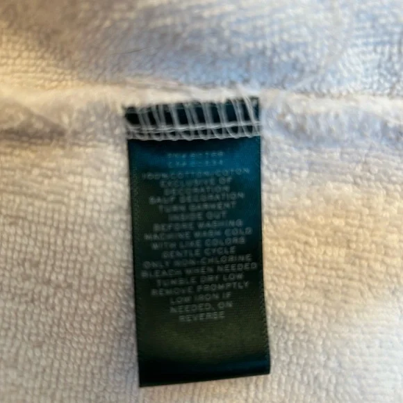 Luxurious White Bathrobe - Picture 5 of 5